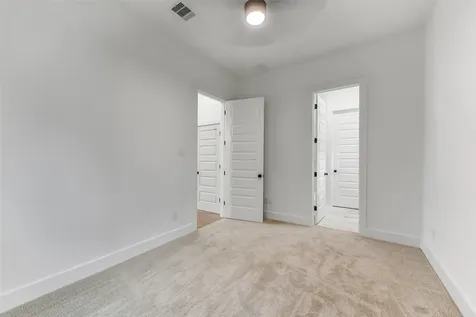 806 Fisher Street F Houston TX 77018