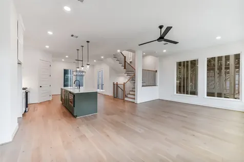 806 Fisher Street F Houston TX 77018