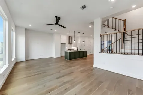 806 Fisher Street F Houston TX 77018