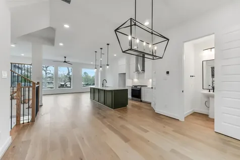 806 Fisher Street F Houston TX 77018