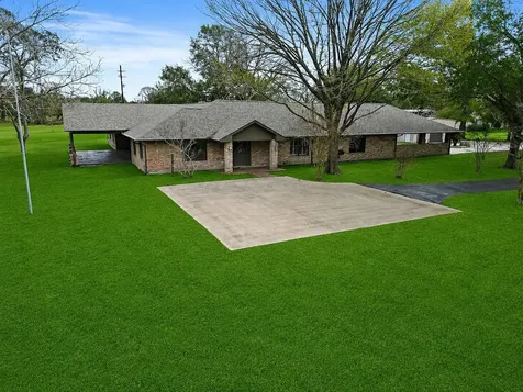 15151 Lakeview Drive Beach City TX 77523