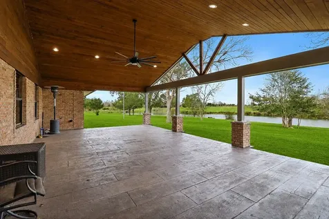 15151 Lakeview Drive Beach City TX 77523
