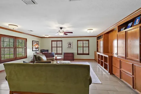 15151 Lakeview Drive Beach City TX 77523