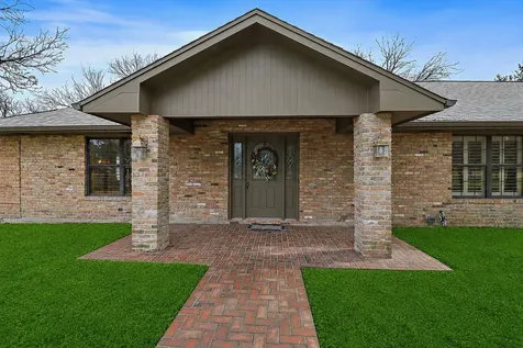 15151 Lakeview Drive Beach City TX 77523