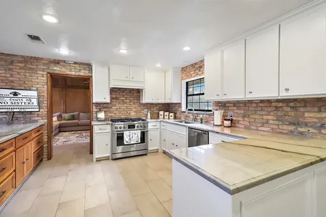 15151 Lakeview Drive Beach City TX 77523