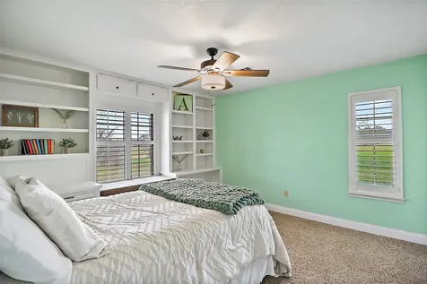 15151 Lakeview Drive Beach City TX 77523