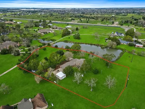 15151 Lakeview Drive Beach City TX 77523