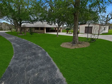 15151 Lakeview Drive Beach City TX 77523