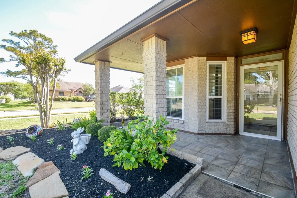 703 Laurel Grove Lane Pearland TX 77584