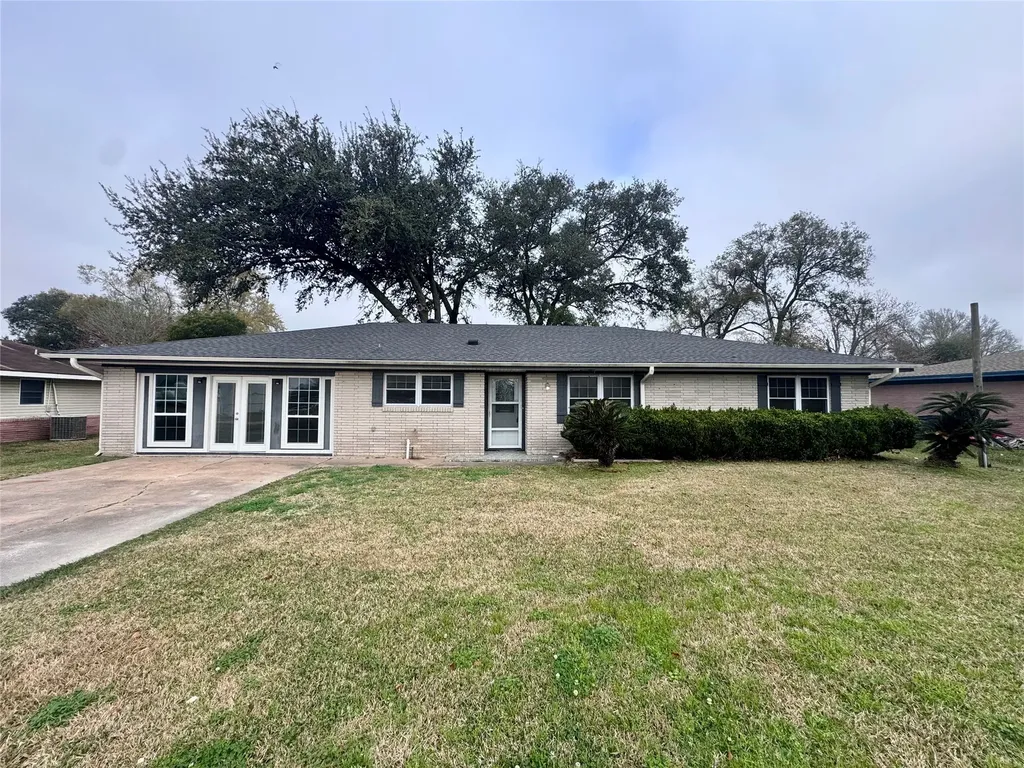 345 Rachal Avenue Bridge City TX 77611