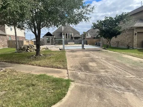 9415 Emerald Lakes Drive Rosharon TX 77583