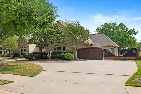 704 Heritage Oaks Drive Angleton TX 77515