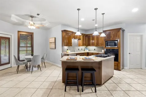 704 Heritage Oaks Drive Angleton TX 77515