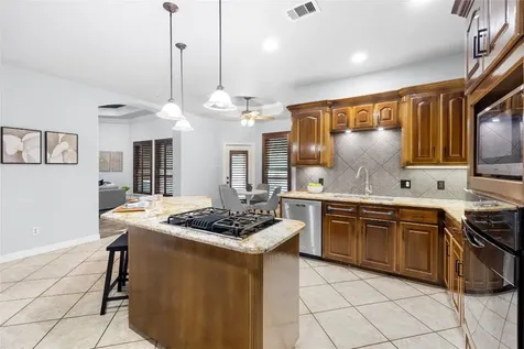 704 Heritage Oaks Drive Angleton TX 77515