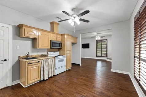 704 Heritage Oaks Drive Angleton TX 77515