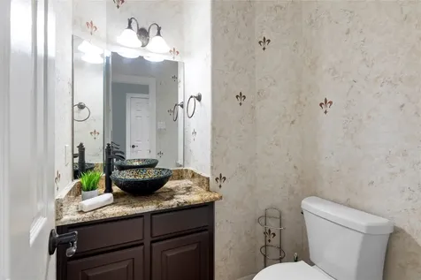 704 Heritage Oaks Drive Angleton TX 77515