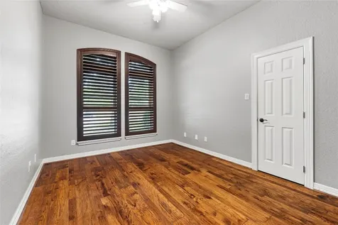 704 Heritage Oaks Drive Angleton TX 77515