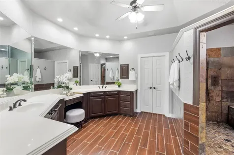704 Heritage Oaks Drive Angleton TX 77515