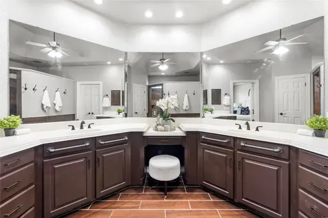 704 Heritage Oaks Drive Angleton TX 77515
