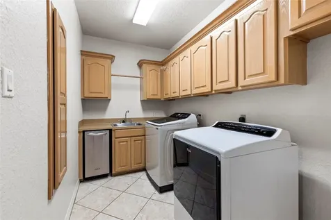 704 Heritage Oaks Drive Angleton TX 77515
