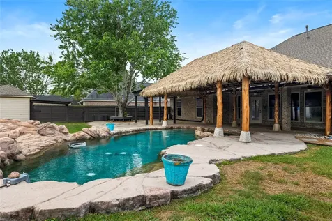 704 Heritage Oaks Drive Angleton TX 77515