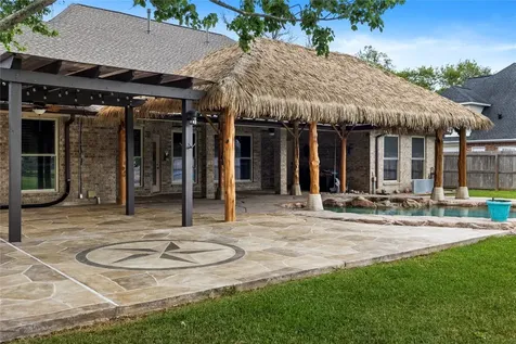 704 Heritage Oaks Drive Angleton TX 77515