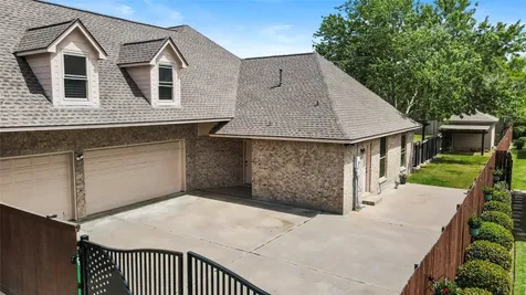 704 Heritage Oaks Drive Angleton TX 77515