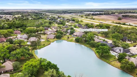 704 Heritage Oaks Drive Angleton TX 77515