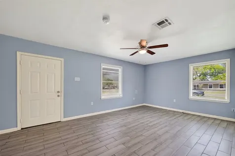 6022 Lyndhurst Drive Houston TX 77033
