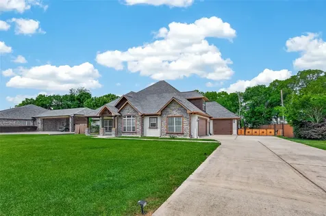 122 Whites Lake Estates Drive Highlands TX 77562