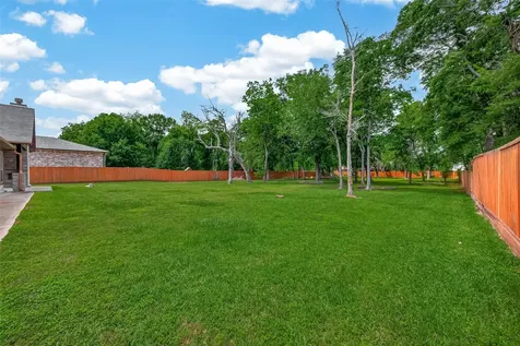 122 Whites Lake Estates Drive Highlands TX 77562