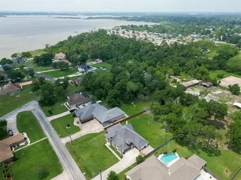 122 Whites Lake Estates Drive Highlands TX 77562