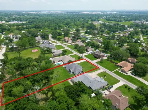 122 Whites Lake Estates Drive Highlands TX 77562