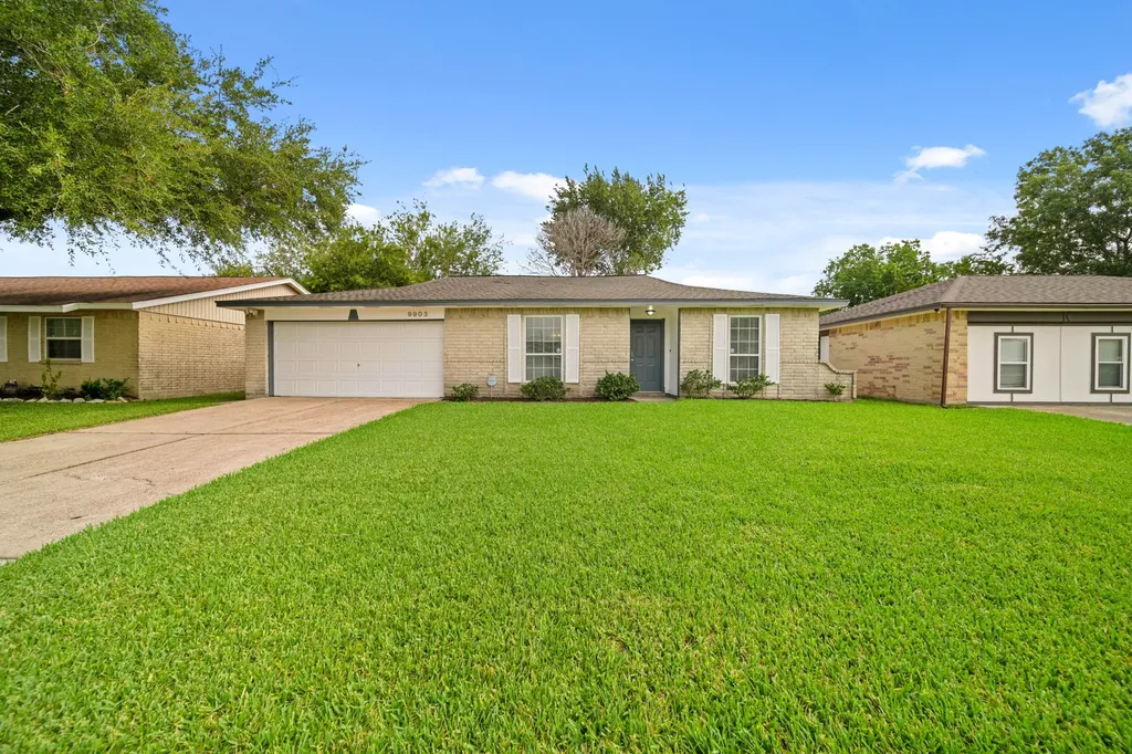9903 Robin Street La Porte TX 77571