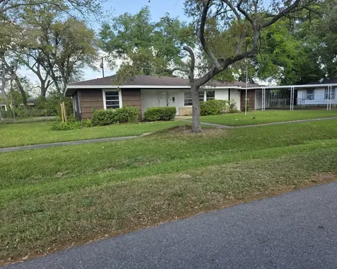 813 N Morgan Street Angleton TX 77515