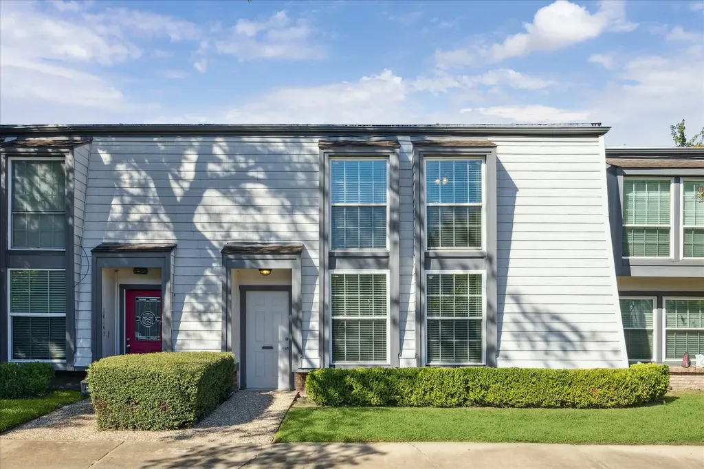 10147 Beekman Place Drive Houston TX 77043