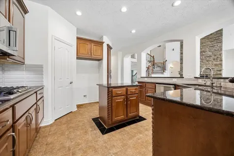 5915 Saratoga Springs Lane Houston TX 77041