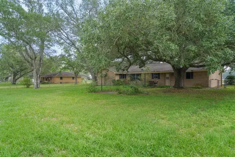 424 Candy Street El Campo TX 77437