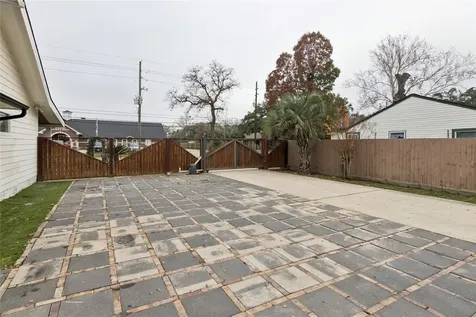 1910 East Avenue Katy TX 77493