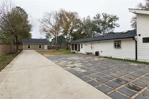 1910 East Avenue Katy TX 77493