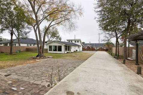 1910 East Avenue Katy TX 77493