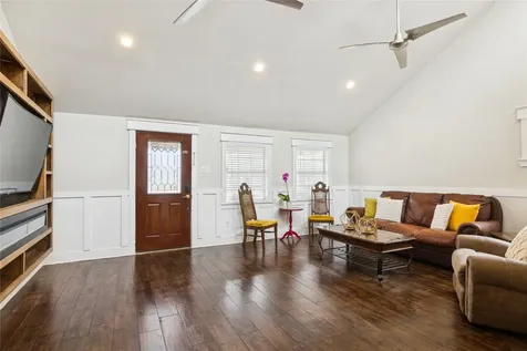 1910 East Avenue Katy TX 77493