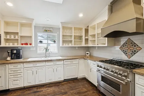 1910 East Avenue Katy TX 77493