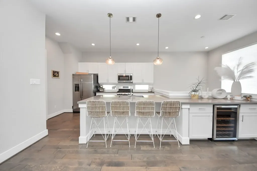 5619 Kansas Street B Houston TX 77007