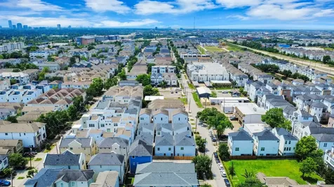 5619 Kansas Street B Houston TX 77007