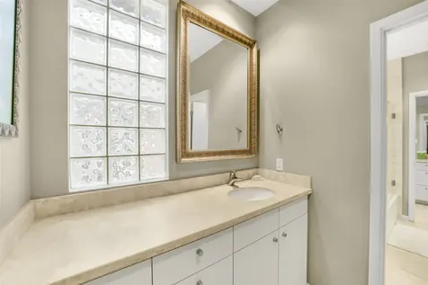 15 Hudson Circle Houston TX 77024