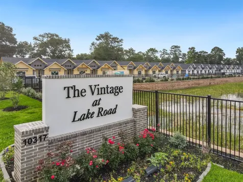 10317 Lake Road 12d Houston TX 77070
