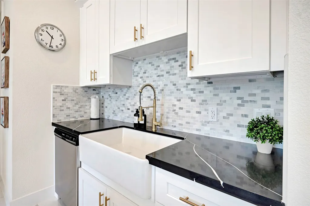 5908 Saint Augustine Street Street F Houston TX 77021