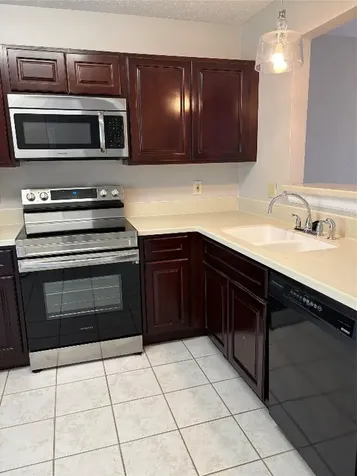 17281 Saturn Lane Houston TX 77058