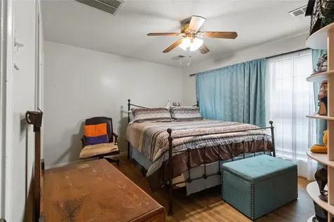 5231 Honeyvine Drive Houston TX 77048